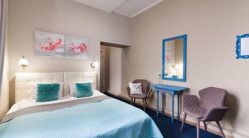 cozy hotel suite